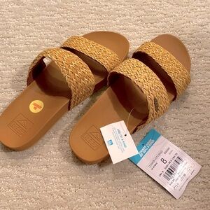 REEF sandals. Woven design.
